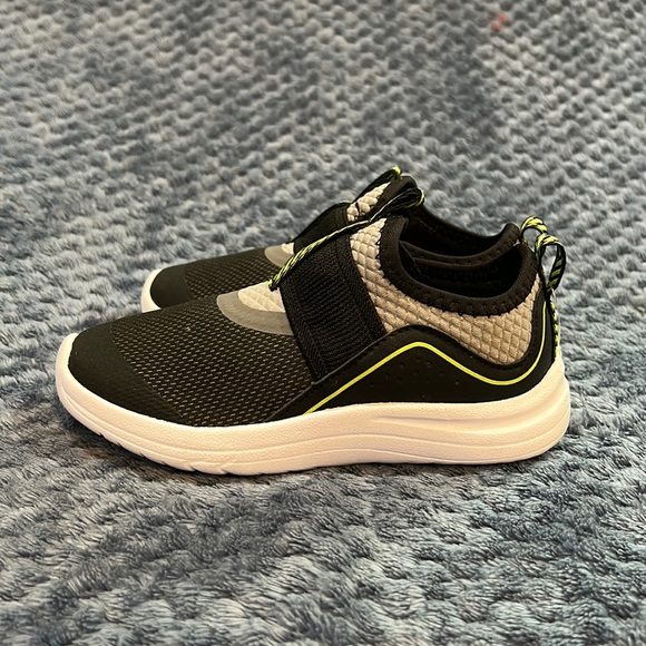BRAND NEW, UNWORN Athletic Works Memory Foam Slip-On Boys/Toddler size 10 - Picture 3 of 7